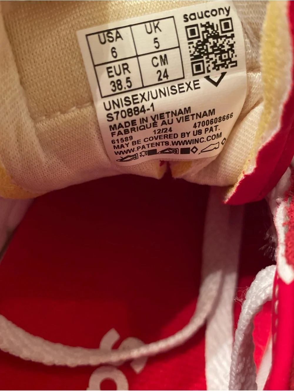 Saucony Trainer 80 Red and White Low-Top Sneakers nylon & suede Sz 6US 38.5 EU